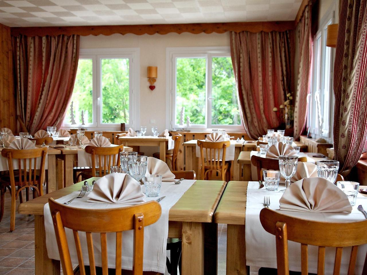 Logis Les Arobiers Hotel Lamoura Exterior photo